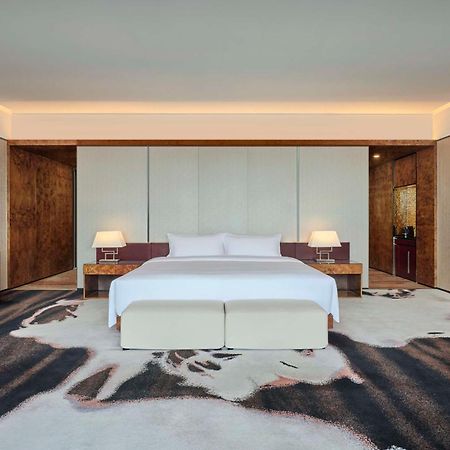 Hilton Guangzhou Tianhe - Free Shuttle Bus And Registration Counter Available During Canton Fair Period Eksteriør billede