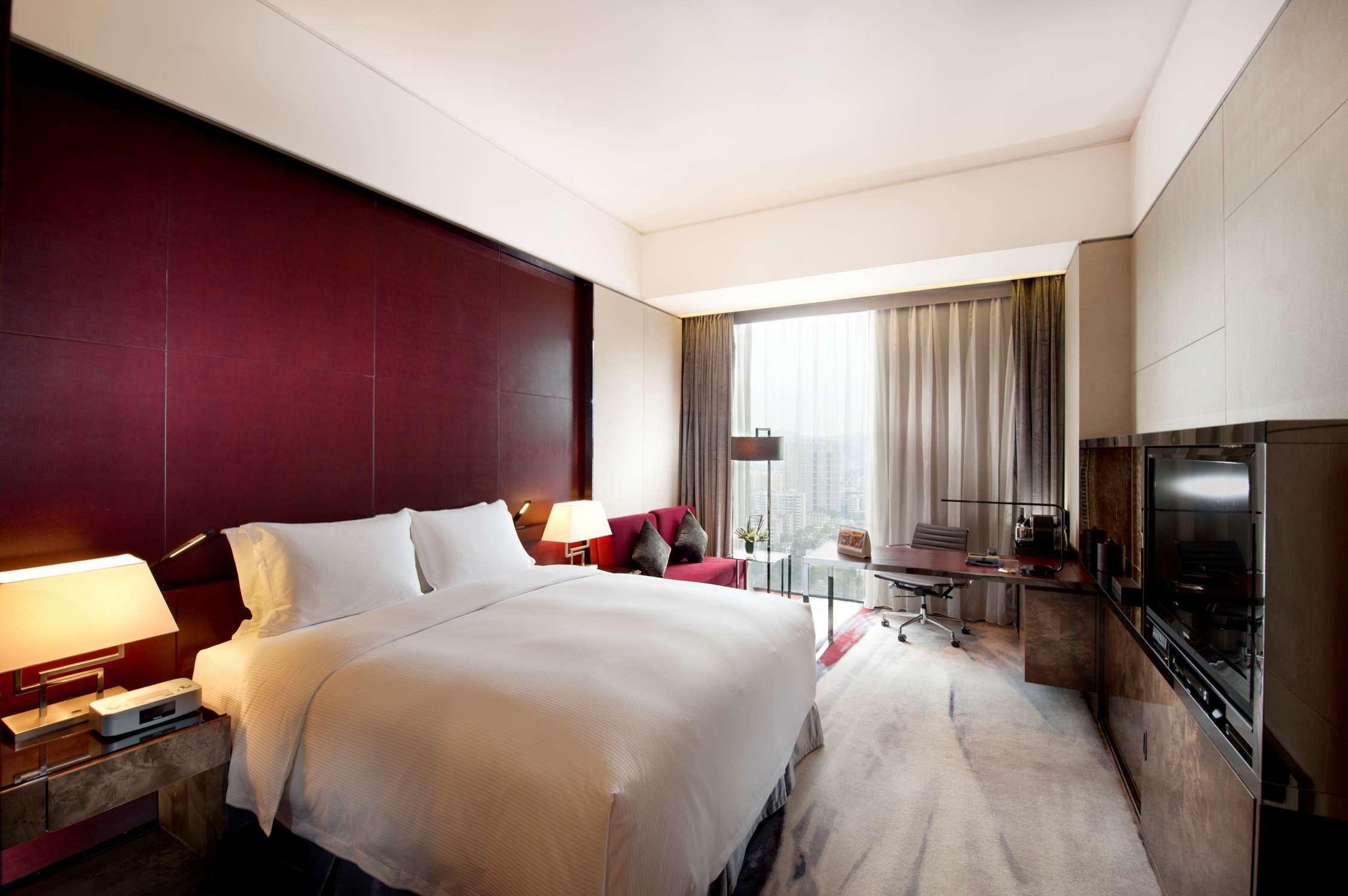 Hilton Guangzhou Tianhe - Free Shuttle Bus And Registration Counter Available During Canton Fair Period Værelse billede Deluxe Room