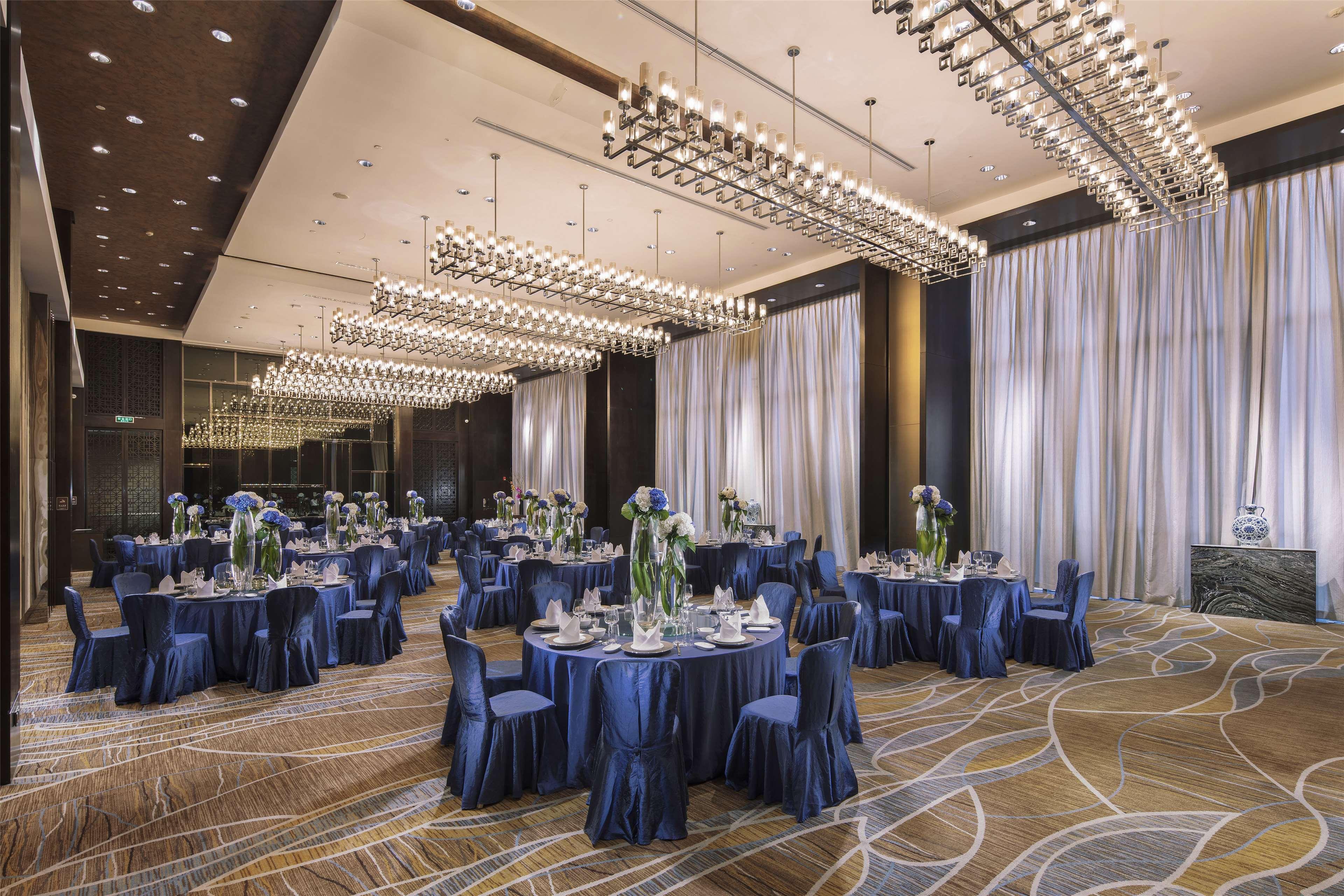 Hilton Guangzhou Tianhe - Free Shuttle Bus And Registration Counter Available During Canton Fair Period Eksteriør billede The Grand Ballroom