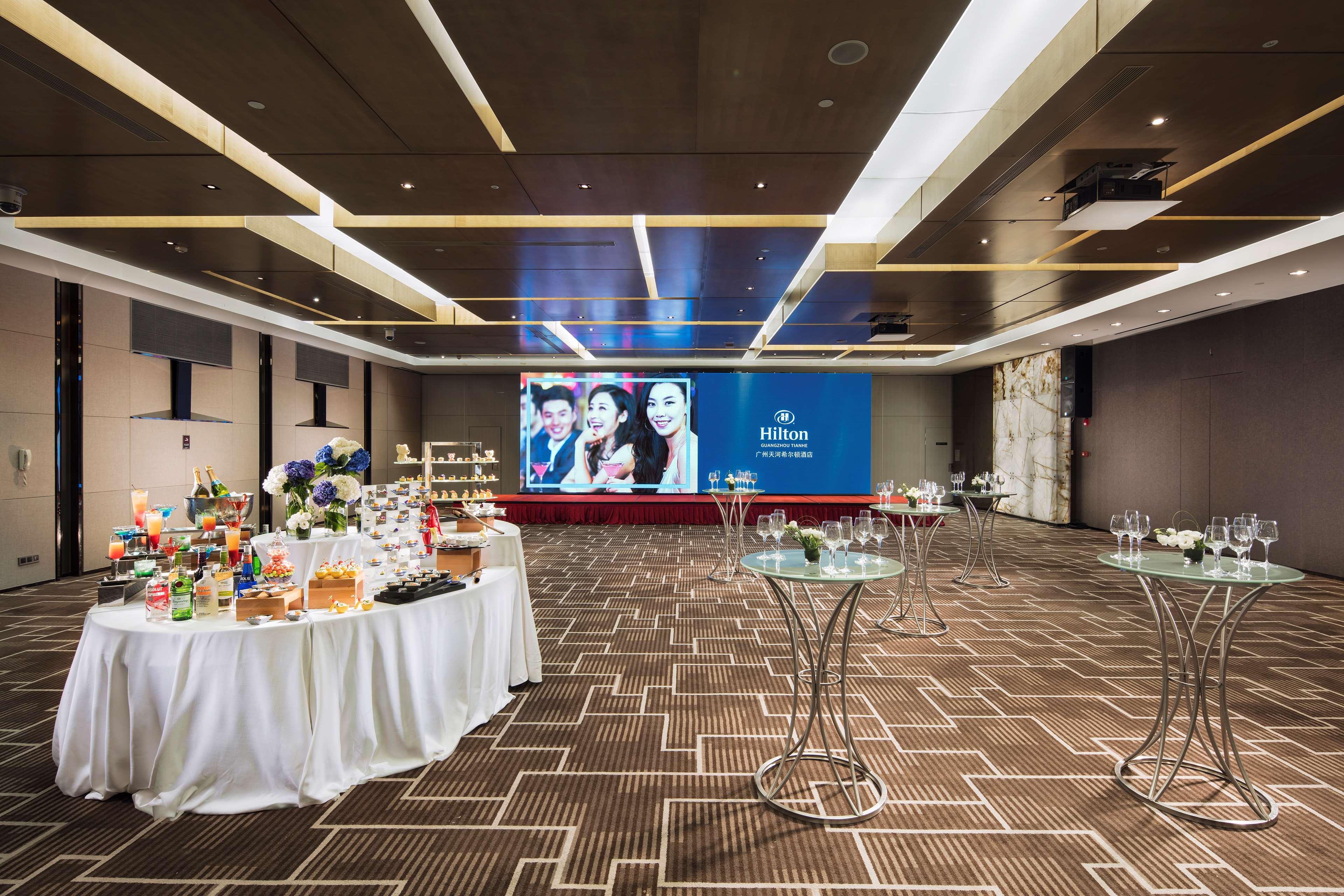 Hilton Guangzhou Tianhe - Free Shuttle Bus And Registration Counter Available During Canton Fair Period Eksteriør billede The ballroom