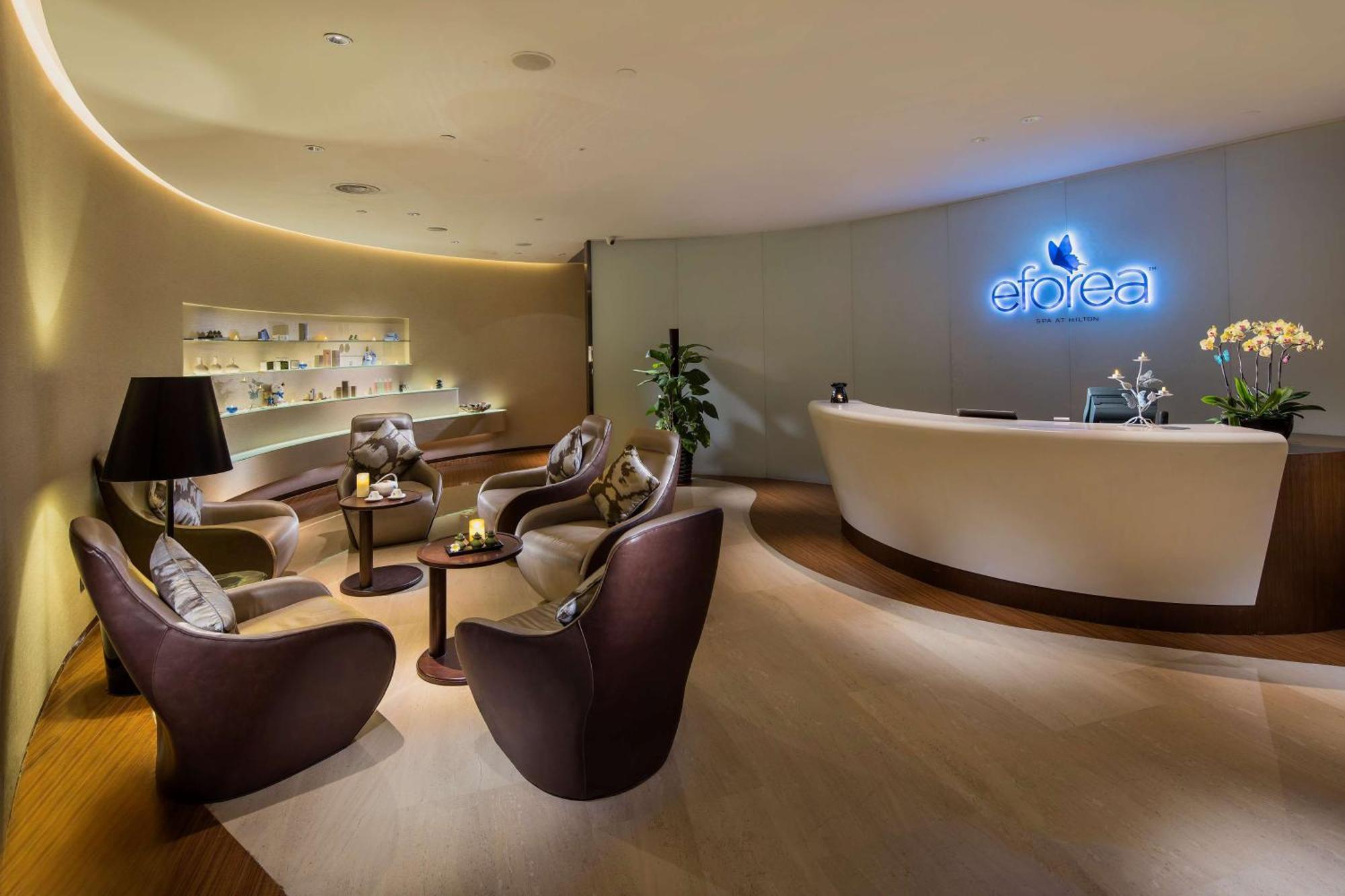 Hilton Guangzhou Tianhe - Free Shuttle Bus And Registration Counter Available During Canton Fair Period Eksteriør billede Aotea Lounge at Auckland Airport