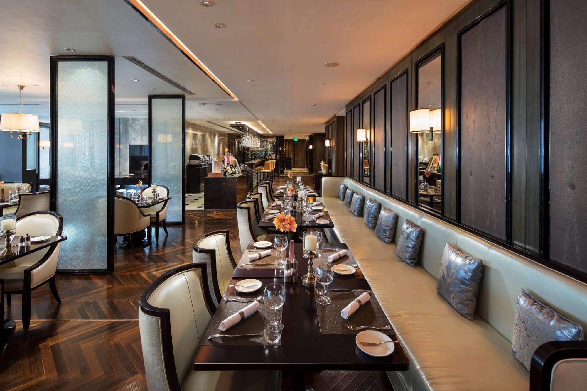 Hilton Guangzhou Tianhe - Free Shuttle Bus And Registration Counter Available During Canton Fair Period Eksteriør billede The restaurant at The Dorchester