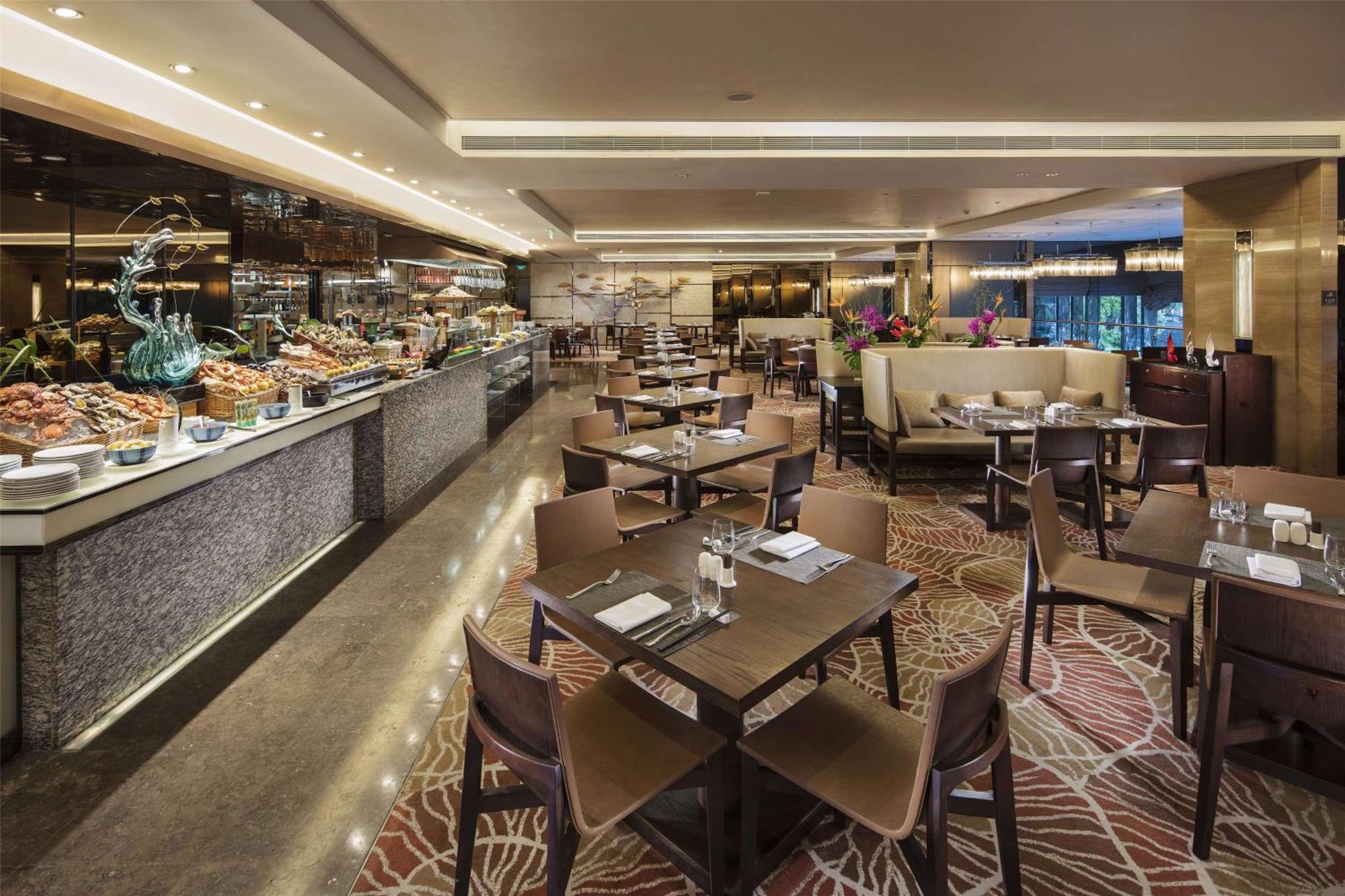 Hilton Guangzhou Tianhe - Free Shuttle Bus And Registration Counter Available During Canton Fair Period Eksteriør billede The Club Lounge at the Fairmont