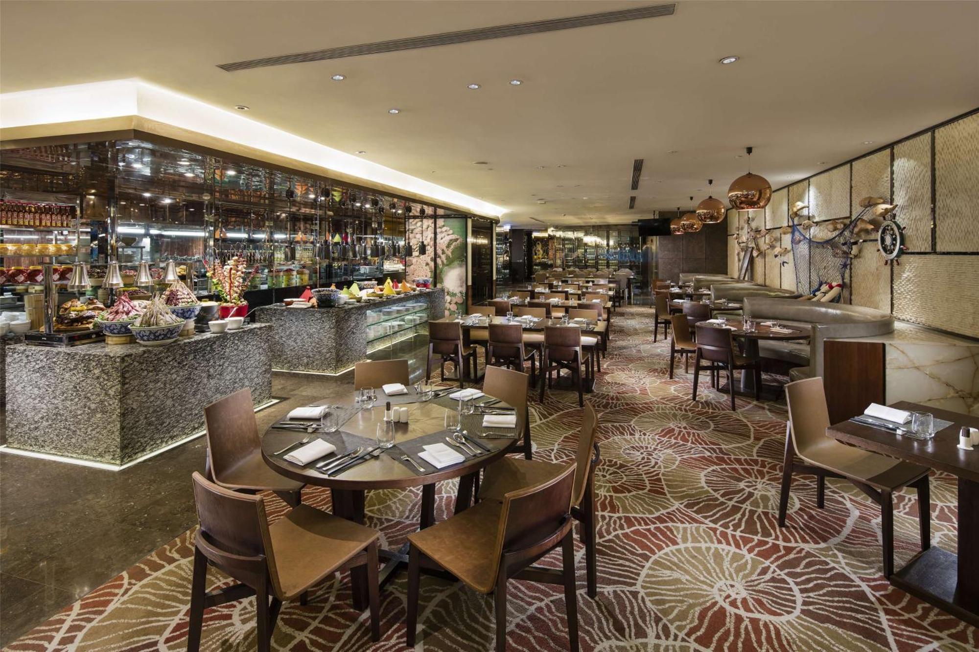 Hilton Guangzhou Tianhe - Free Shuttle Bus And Registration Counter Available During Canton Fair Period Eksteriør billede The restaurant