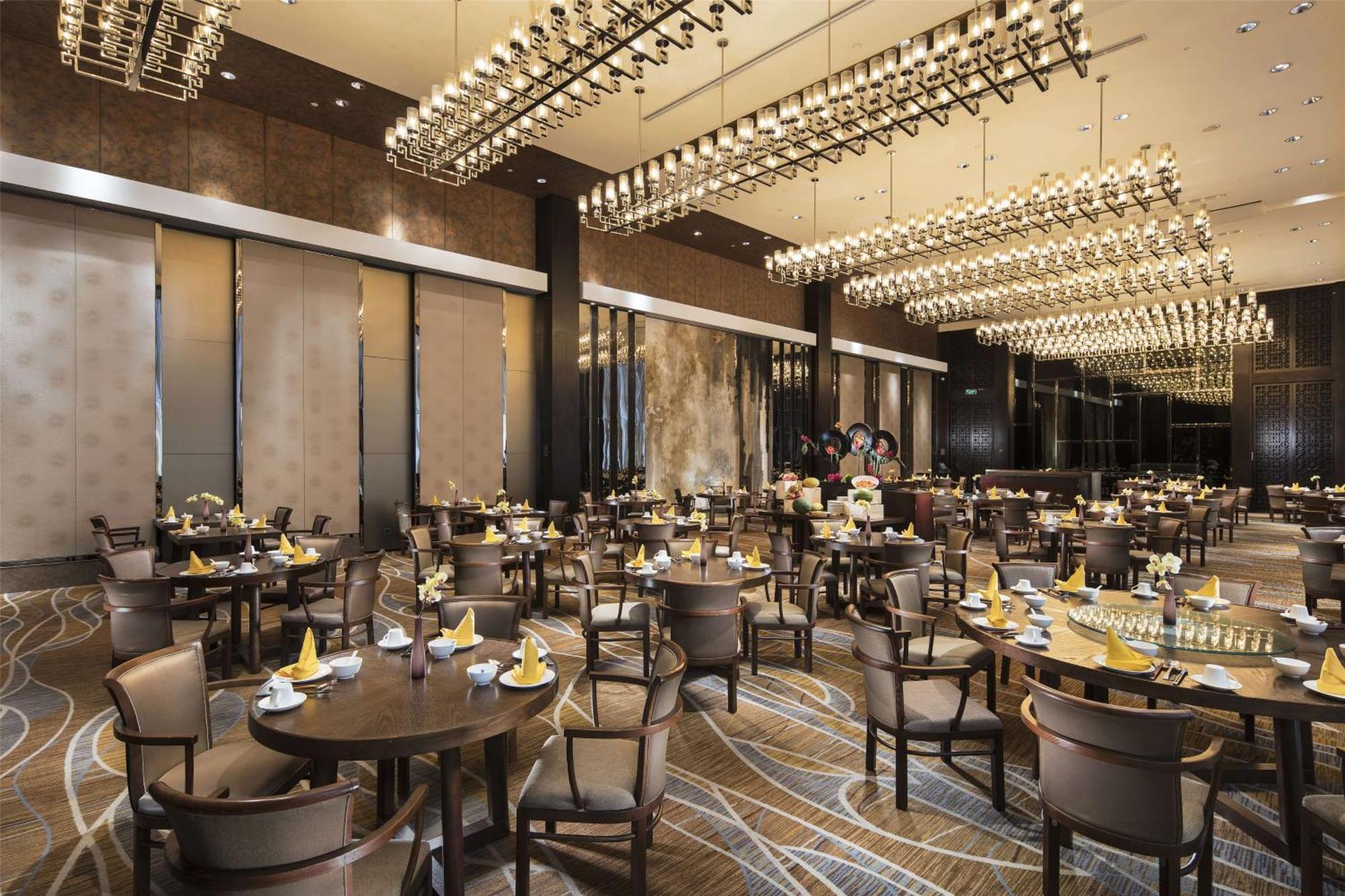 Hilton Guangzhou Tianhe - Free Shuttle Bus And Registration Counter Available During Canton Fair Period Eksteriør billede The Chinese restaurant