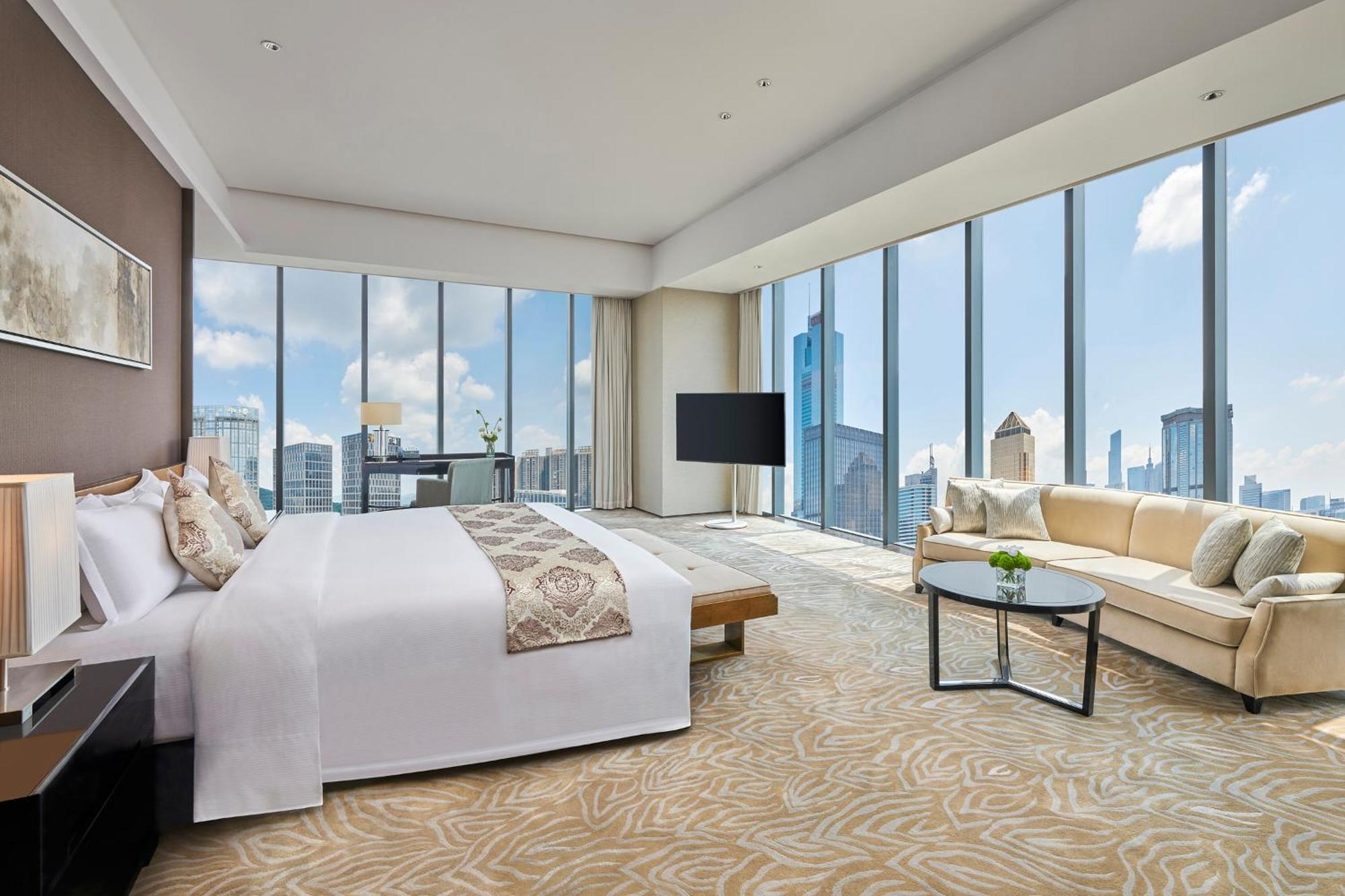 Hilton Guangzhou Tianhe - Free Shuttle Bus And Registration Counter Available During Canton Fair Period Eksteriør billede A suite at the hotel