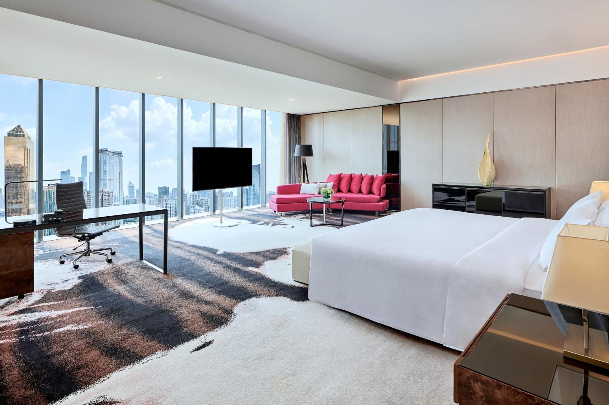 Hilton Guangzhou Tianhe - Free Shuttle Bus And Registration Counter Available During Canton Fair Period Eksteriør billede A suite at the hotel