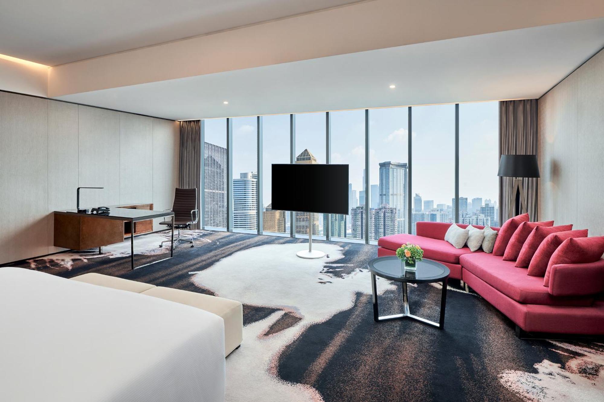 Hilton Guangzhou Tianhe - Free Shuttle Bus And Registration Counter Available During Canton Fair Period Eksteriør billede A suite at the hotel