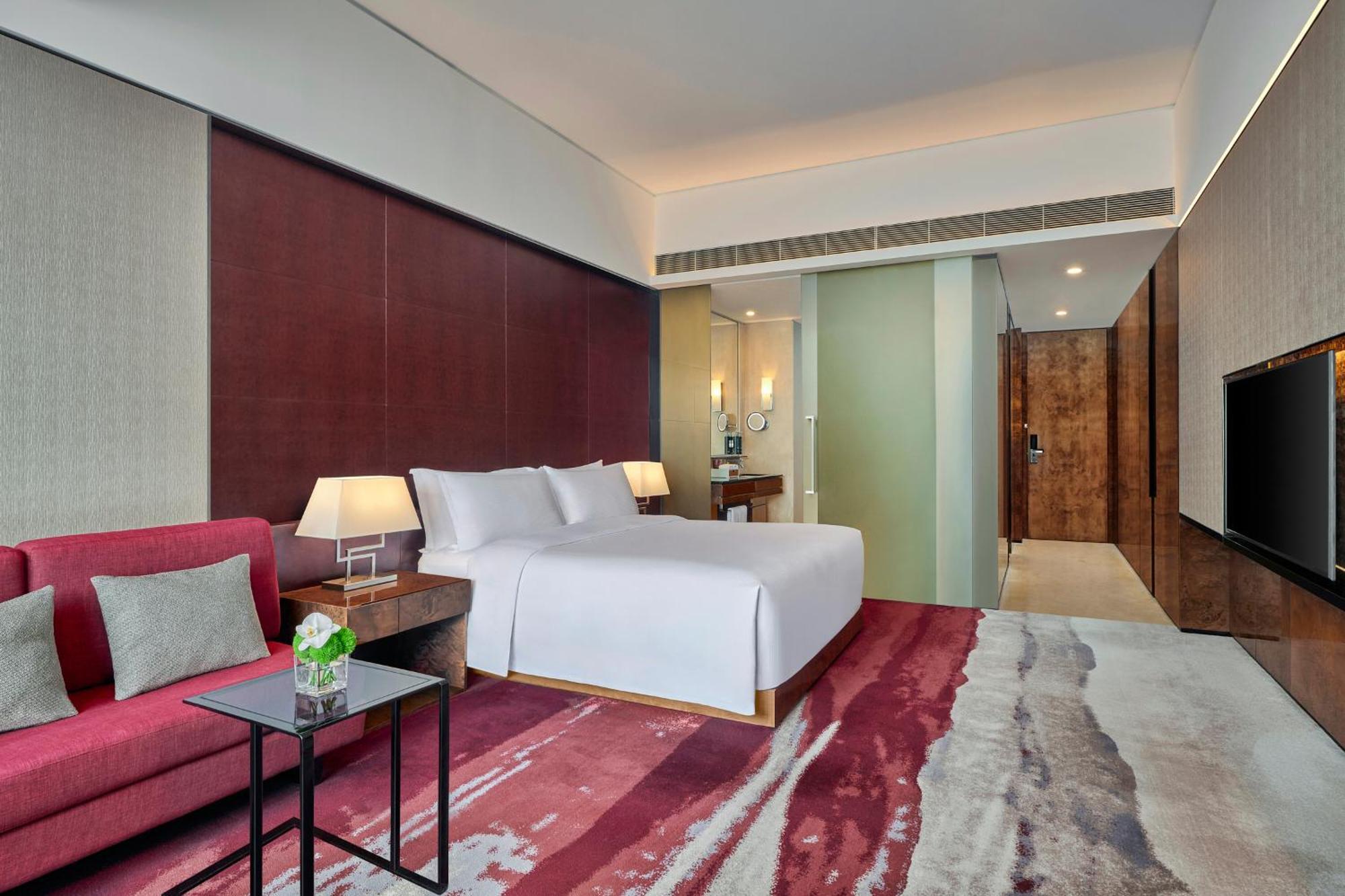 Hilton Guangzhou Tianhe - Free Shuttle Bus And Registration Counter Available During Canton Fair Period Eksteriør billede Deluxe Room
