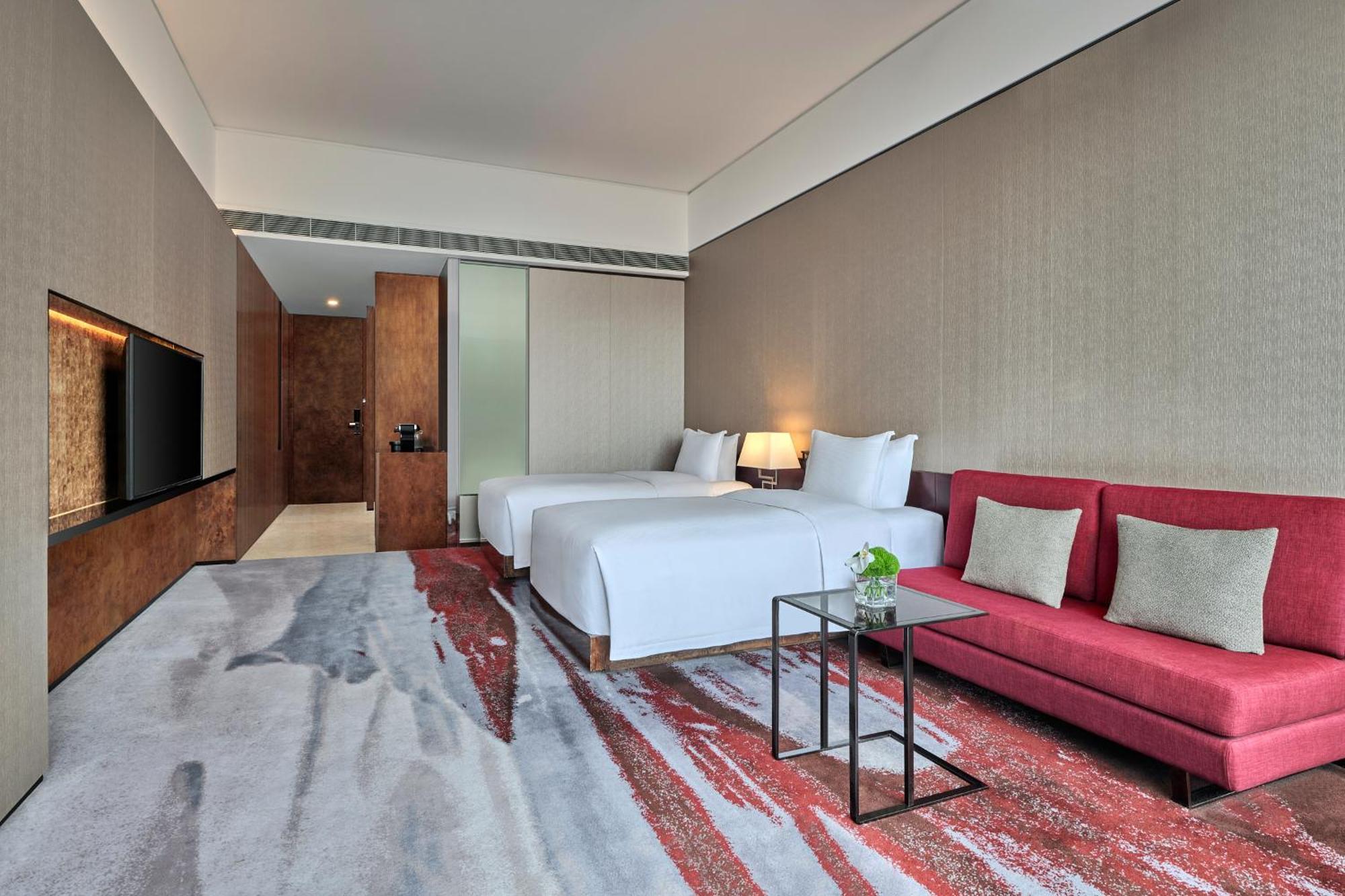 Hilton Guangzhou Tianhe - Free Shuttle Bus And Registration Counter Available During Canton Fair Period Eksteriør billede Deluxe Room