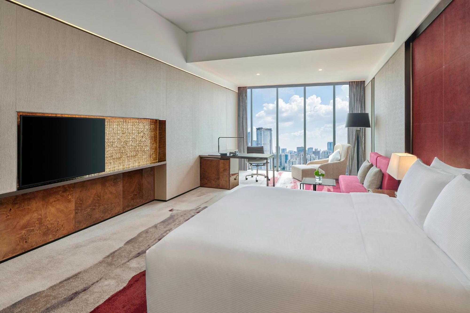Hilton Guangzhou Tianhe - Free Shuttle Bus And Registration Counter Available During Canton Fair Period Eksteriør billede Deluxe Room