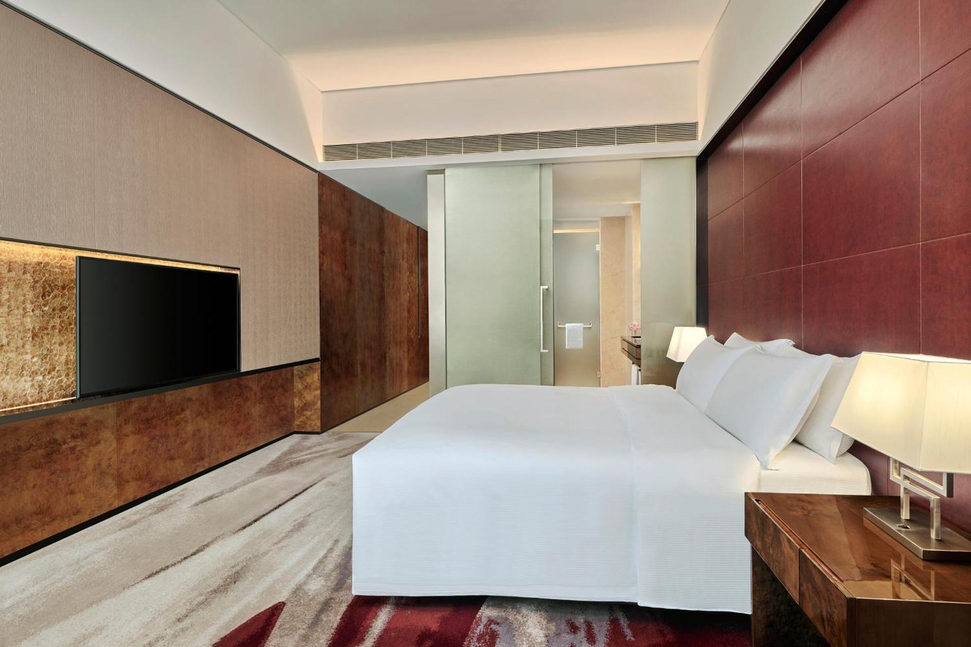 Hilton Guangzhou Tianhe - Free Shuttle Bus And Registration Counter Available During Canton Fair Period Eksteriør billede Deluxe Room